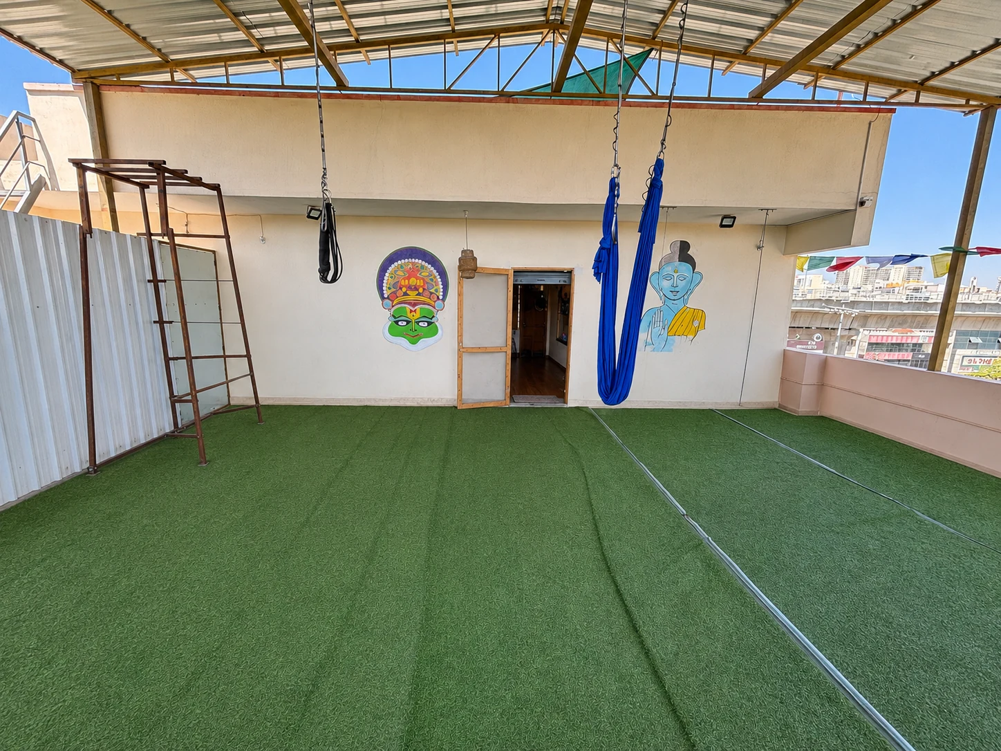 Omtheway lake-view event space